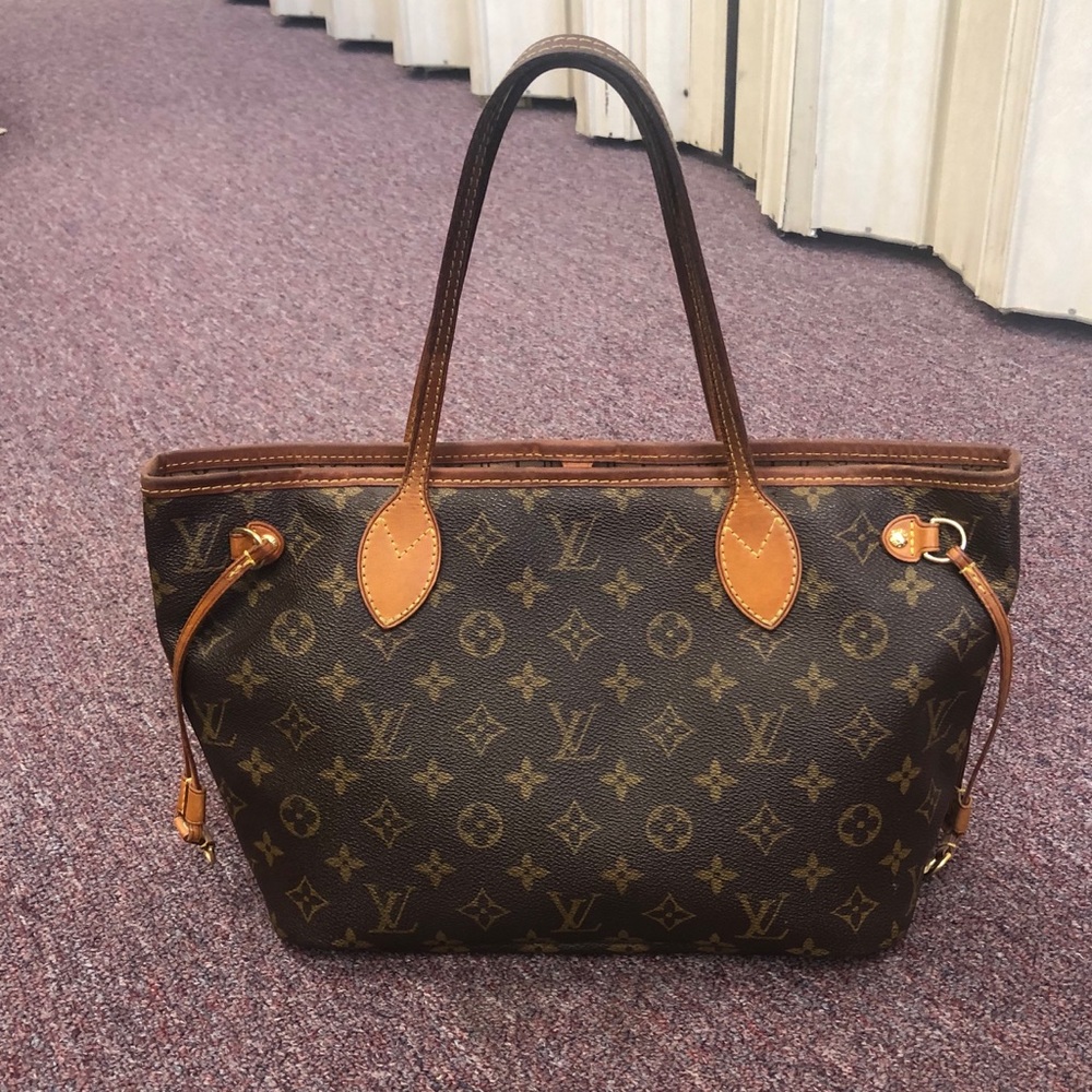 Louis Vuitton MM Monogram Bag
